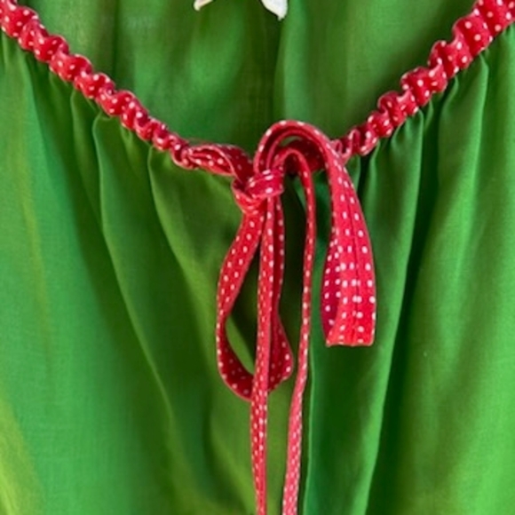 Green Dress with Red Accents - Picture 4 of 5
